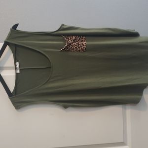 Zenana 3X Dark Olive Green Leopard Pocket Round Hem Tank